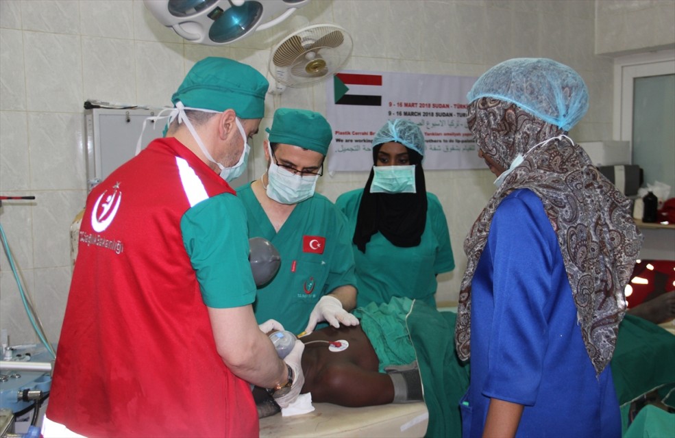 أطباء أتراك في السودان
