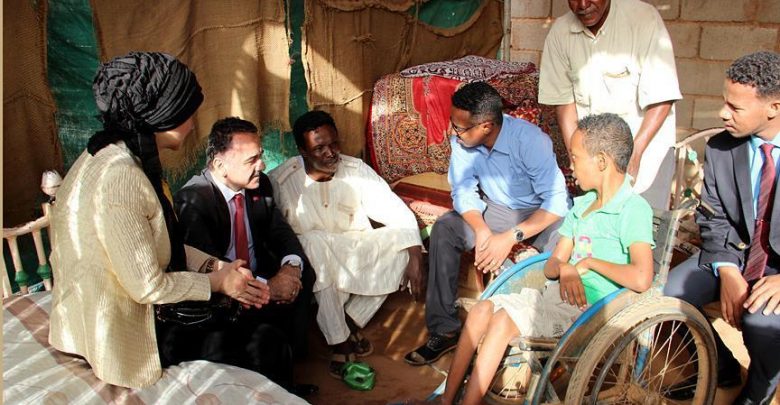السفير التركي في الخرطوم يفاجئ مواطناً سودانياً بزيارة خاصة