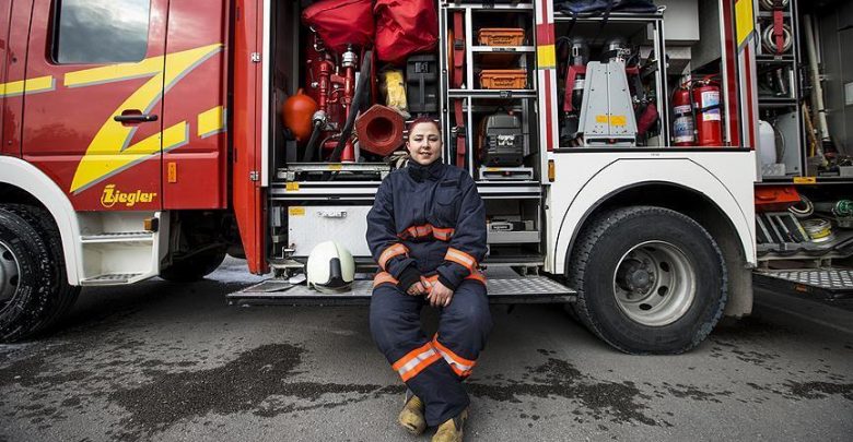 امرأة الإطفاء الوحيدة في أنقرة تدعو النساء لمزاولة كافة المهن دون تردد