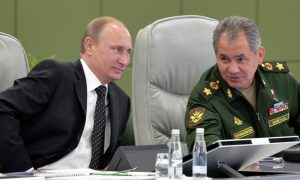 فلاديمير بوتين ووزير الدفاع سيرغي شويغو