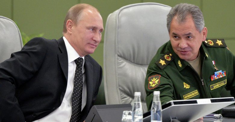 فلاديمير بوتين ووزير الدفاع سيرغي شويغو