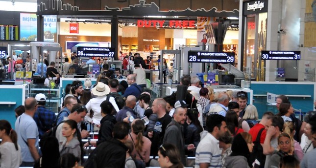 مسافرين في مطار إسطنبول