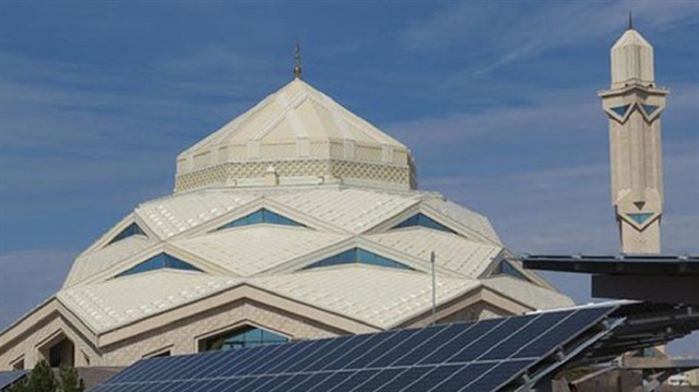 مسجد يعمل بالطاقة الشمسية