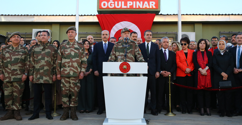 رجب طيب أردوغان بالبدلة العسكرية