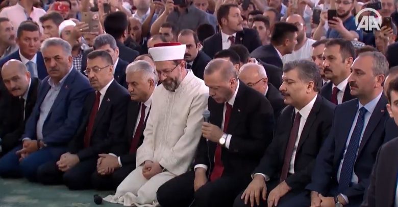 أردوغان يقرأ القرآن