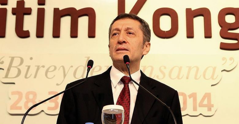 ضياء سلجوق وزير التربية الوطنية التركي