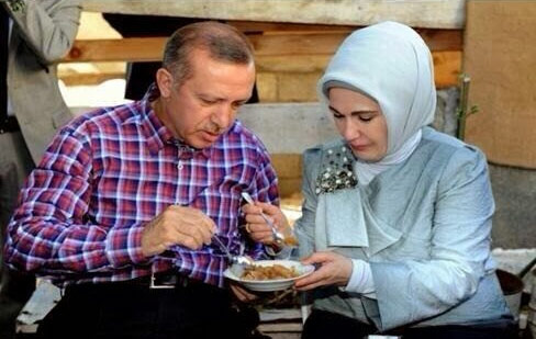 أردوغان يأكل