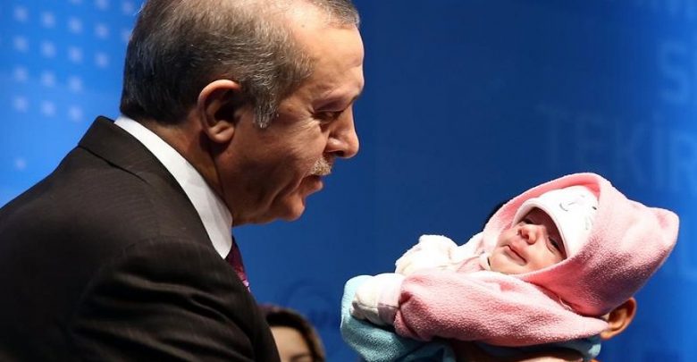 أردوغان وطفل