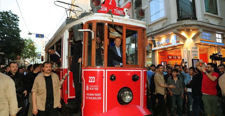 أردوغان في شارع الاستقلال