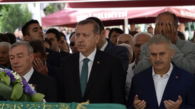 أردوغان في جنازة مرسي
