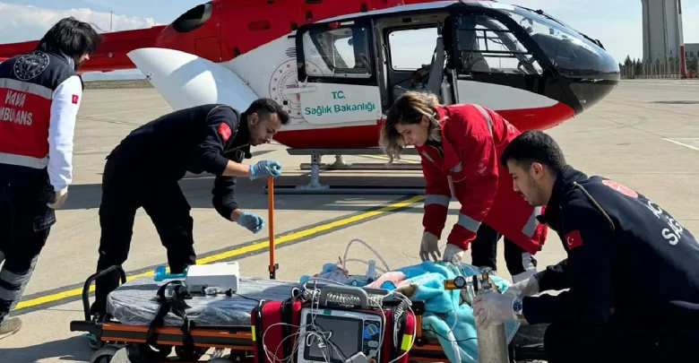 1-yasindaki-bebek-ambulans-helikopterle-tasindi-gft2